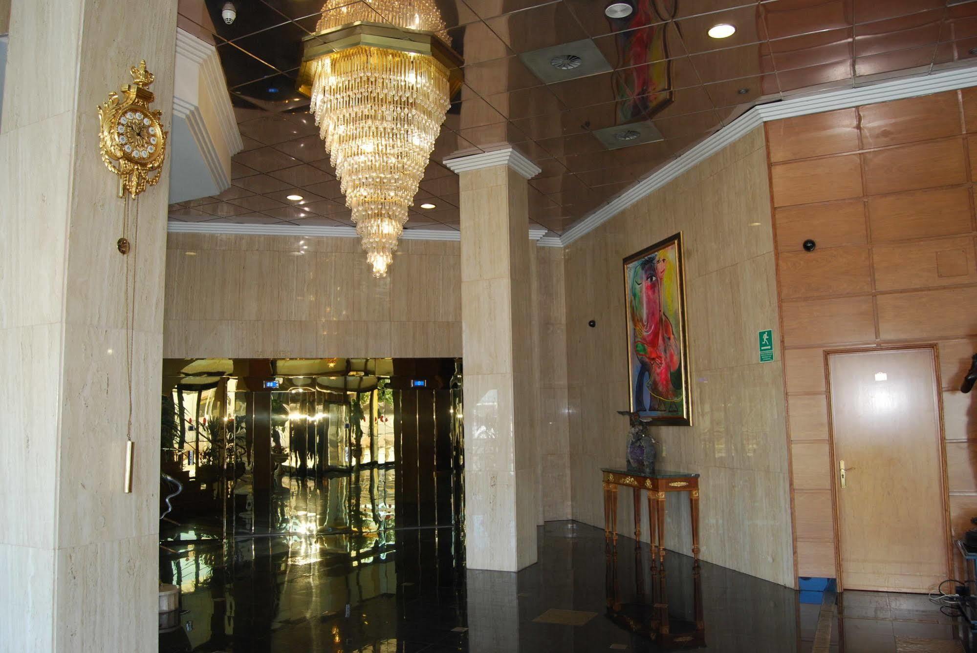 Hotel Vila-Real Palace ภายนอก รูปภาพ